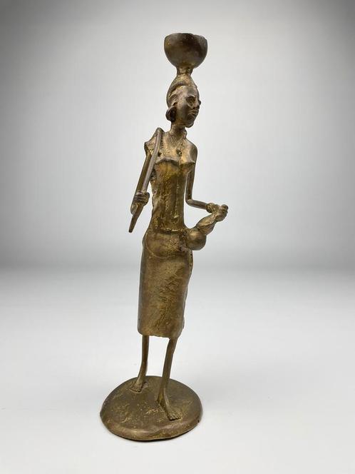 Statue africaine en bronze - femme, Antiquités & Art, Antiquités | Bronze & Cuivre, Bronze, Enlèvement ou Envoi