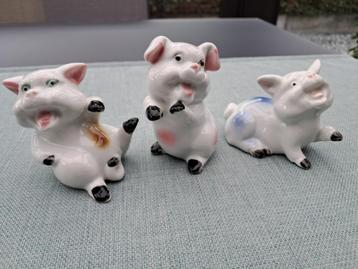 te koop : 3 mooie beeldjes van varkentjes beschikbaar voor biedingen