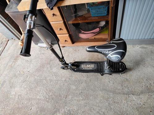 Elektrische kinderstep, Fietsen en Brommers, Steps, Zo goed als nieuw, Ophalen
