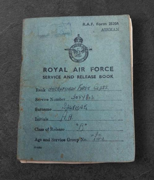 British Royal Airforce Service and Release book named (2, Verzamelen, Militaria | Algemeen, Ophalen of Verzenden