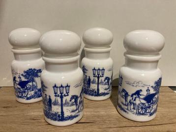 Set van 4 grote Belgische opaline kruidenpotjes beschikbaar voor biedingen
