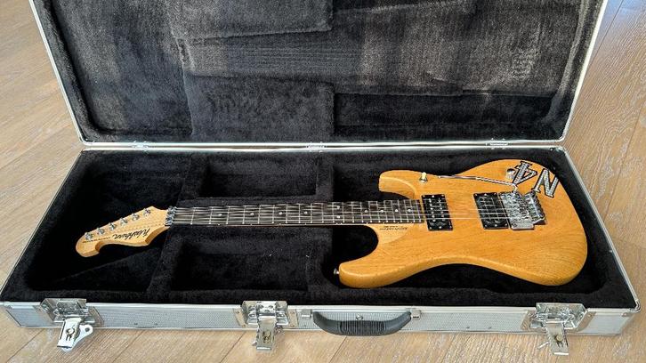 Washburn N4 Nuno Bettencourt (USA), Muziek en Instrumenten, Snaarinstrumenten | Gitaren | Elektrisch, Zo goed als nieuw, Solid body