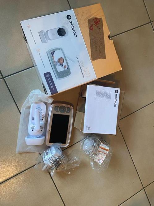 Motorola Nursery VM44 Connect - Wi-Fi babyfoon met camera, Kinderen en Baby's, Babyfoons, Zo goed als nieuw, Camera, Ophalen of Verzenden