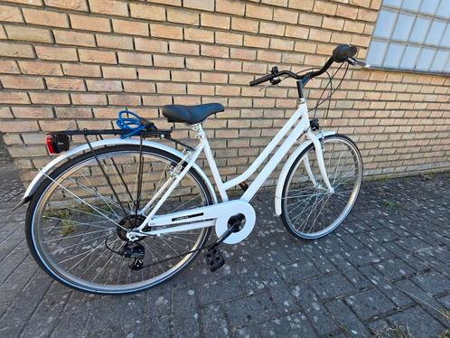 Witte damesfiets, zo goed als nieuw. Vanaf +/- 13/14 jaar, Fietsen en Brommers, Fietsen | Dames | Damesfietsen, Zo goed als nieuw