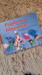 Papieren bloemen, Boeken, Karin van Hoorick, Ophalen of Verzenden, Zo goed als nieuw, Scrapbooking en Knutselen