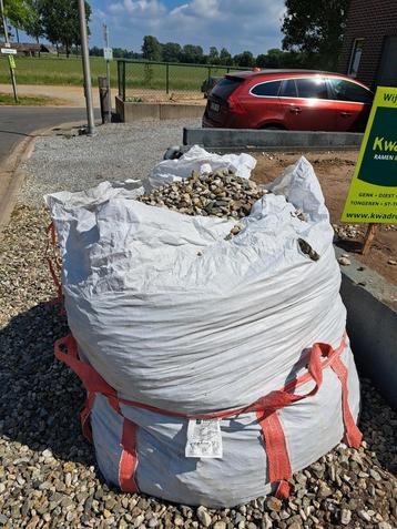 Gratis vole   Big bag maasstenen af te halen  beschikbaar voor biedingen