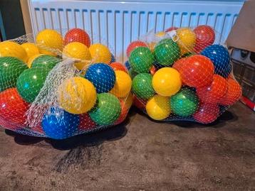 Ballen voor ballenbad beschikbaar voor biedingen