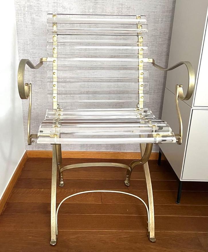 Design stoel in acrylaat/plexiglas - met messing onderstel., Huis en Inrichting, Stoelen, Zo goed als nieuw, Eén, Kunststof, Metaal