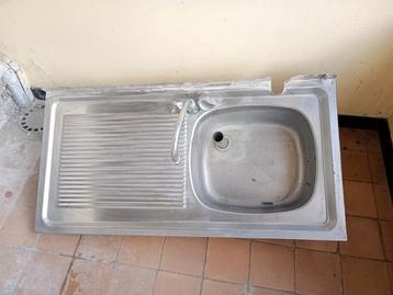 Enkele inox spoelbak met kraan  beschikbaar voor biedingen