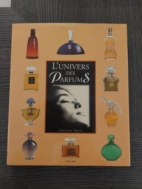 Livre L'univers des Parfums, Livres, Livres Autre, Comme neuf, Enlèvement ou Envoi