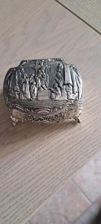 Tinnen juwelendoosjes, Ophalen