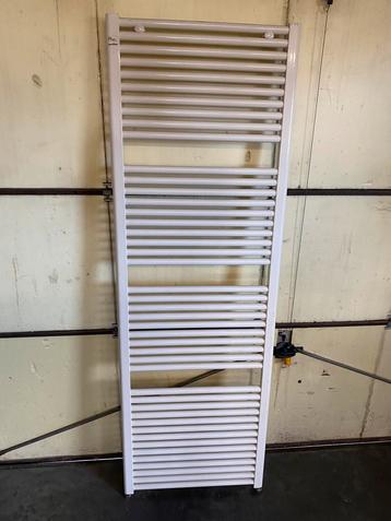 Radiateur sèche serviette,. Hauteur 180 cm Largeur 60 cm beschikbaar voor biedingen