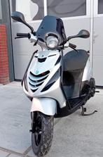 Piaggio Zip 4T Scooter Glans Zilver FULL OPTION (B-KLASSE), Fietsen en Brommers, Brommers | Crossbrommers, Overige merken, Ophalen of Verzenden