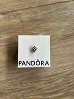 Zilveren Pandora clip met ribbels, uitstekende staat, Handtassen en Accessoires, Pandora, 1 bedel, Ophalen of Verzenden, Zo goed als nieuw