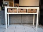 Te koop side tafeltje met 3 lades in riet, Huis en Inrichting, Tafels | Sidetables, Ophalen, Zo goed als nieuw