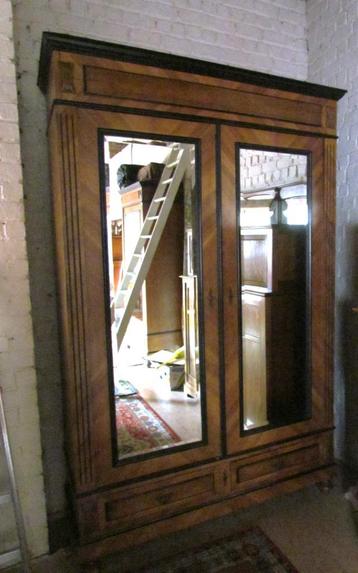 Kleerkast dubbele deuren  met spiegels beschikbaar voor biedingen