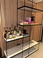 Marmeren wandkast, Ophalen