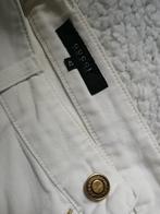 Broek Gucci, Enlèvement