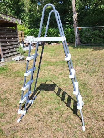 zwembadladder intex 5 treden, Enlèvement, Utilisé, Échelle
