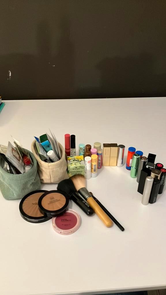 Lot de cosmétiques lire, description, Handtassen en Accessoires, Uiterlijk | Cosmetica en Make-up, Zo goed als nieuw, Make-up