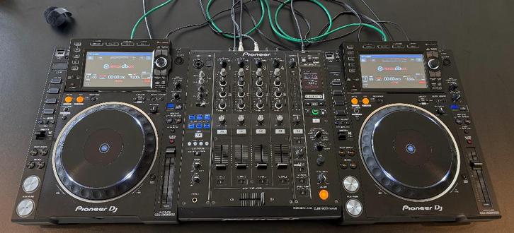 Complete pioneer DJset 2x CDJ 2000 Nexus2 + 1x DJM 900 Nexus, Muziek en Instrumenten, Dj-sets en Draaitafels, Gebruikt, Dj-set