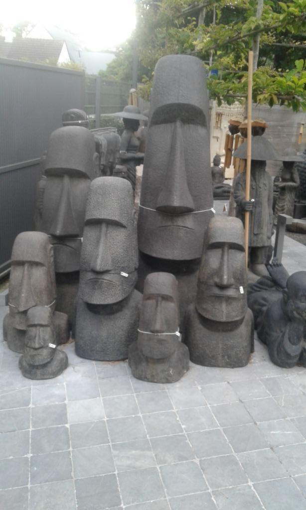 Reusachtig gepatineerd stenen moai-hoofdbeeld van 1 m 20 cm, Tuin en Terras, Tuinbeelden, Nieuw, Boeddhabeeld, Steen, Ophalen of Verzenden
