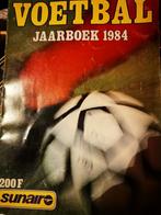 Jaarboek 1984 voetbal, uitslagen, verslagen en oude foto's, Verzamelen, Sportartikelen en Voetbal, Ophalen of Verzenden, Gebruikt