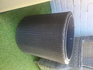 Rotan bloembak 50x50 beschikbaar voor biedingen