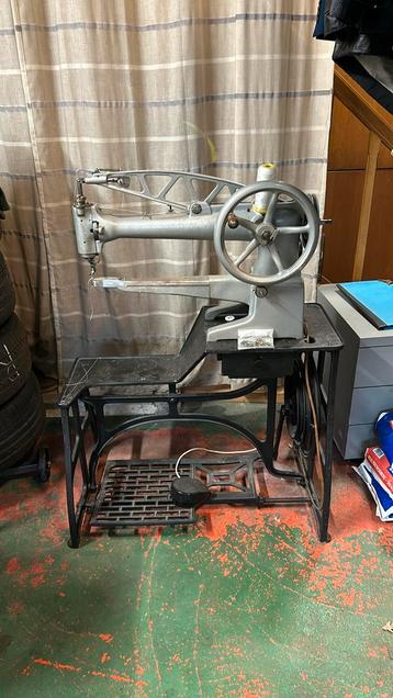 Adler schoennaaimachine in topstaat beschikbaar voor biedingen