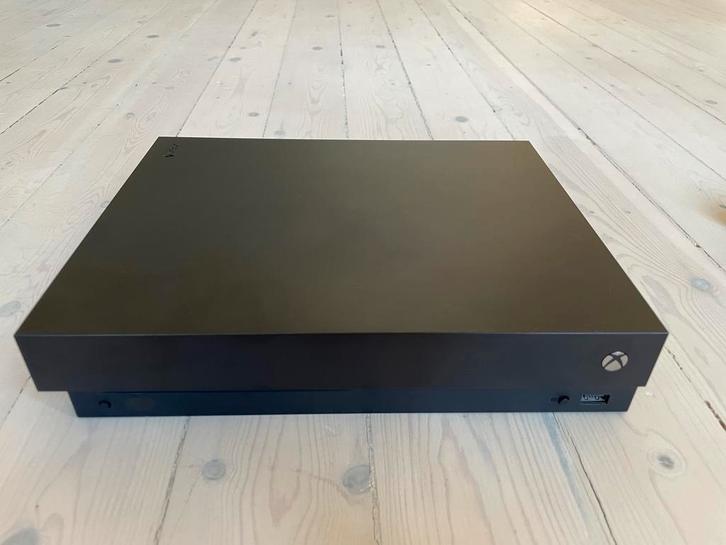 Xbox One X - 1TB, Games en Spelcomputers, Spelcomputers | Xbox One, Zo goed als nieuw, Xbox One X, 1 TB, Met 1 controller, Ophalen