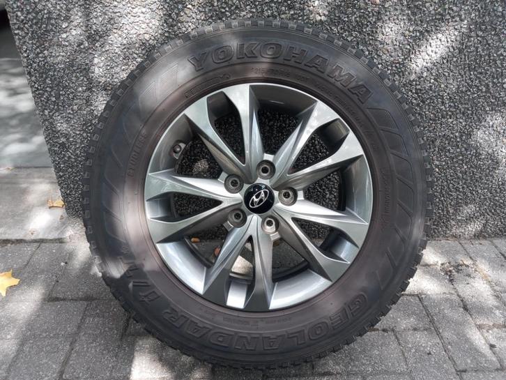 4 winterbanden 215/70 R16 op Hyundai velgen, Auto-onderdelen, Banden en Velgen, Velg(en), Winterbanden, 16 inch, Ophalen