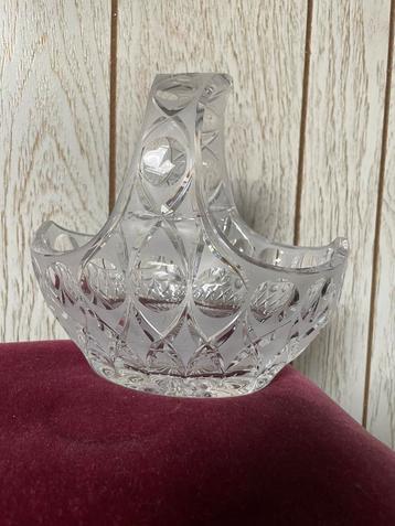 Kristallen mandje beschikbaar voor biedingen