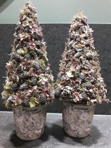 Set met 2 handgemaakte boompjes beschikbaar voor biedingen