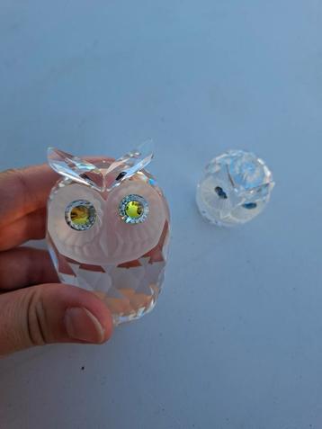 2 uiltjes groter en kleiner Swarovski beschikbaar voor biedingen