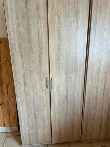 2 kledingkasten. Nieuwstaat !  + andere kasten beschikbaar voor biedingen