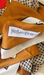 Vintage 70S Magnifique Foulard Yves St Laurent en Soie 88Cm², Comme neuf, Yves Saint Laurent, Foulard Vintage 70s