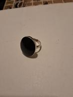 Zilveren ring met grote zwarte steen, Gebruikt, Ophalen of Verzenden, 17 tot 18, Met edelsteen