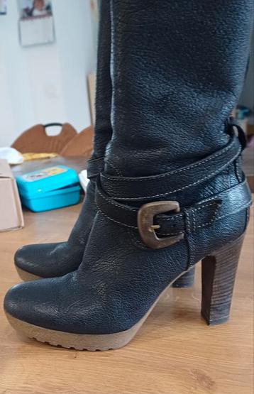 Mooie comfortabele zwarte manaslaarzen  beschikbaar voor biedingen