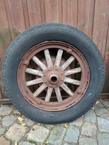 Oude wielen 5 st, houten spaken, mancave ,garage, decoratie  beschikbaar voor biedingen