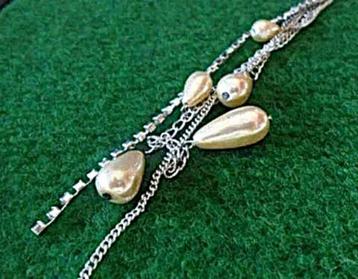 AVON: Sleutelhanger... of broche beschikbaar voor biedingen