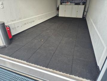 Rubberen tegels | 60 stuks | Hoogwaardige kwaliteit! 50x50 beschikbaar voor biedingen