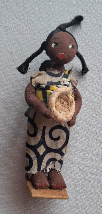Poupée de décoration  beschikbaar voor biedingen