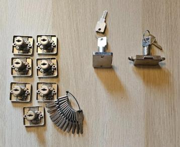 9 Kast deur sloten beschikbaar voor biedingen