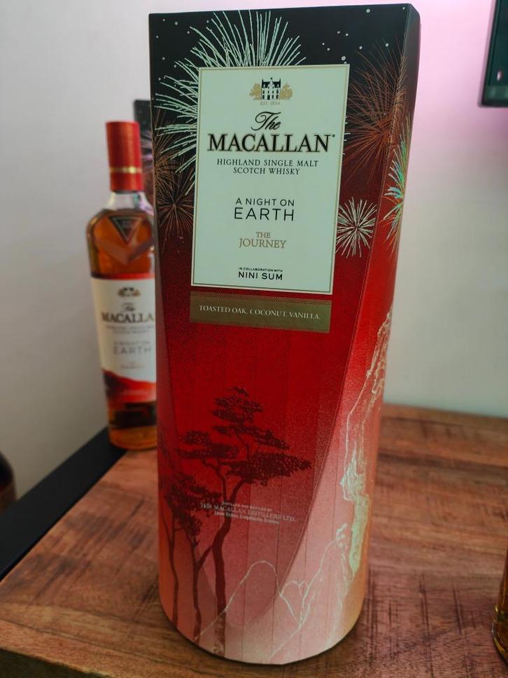 Macallan - A Night on Earth "The Journey"  2023 Edition! 43%, Verzamelen, Wijnen, Nieuw, Overige typen, Overige gebieden, Vol