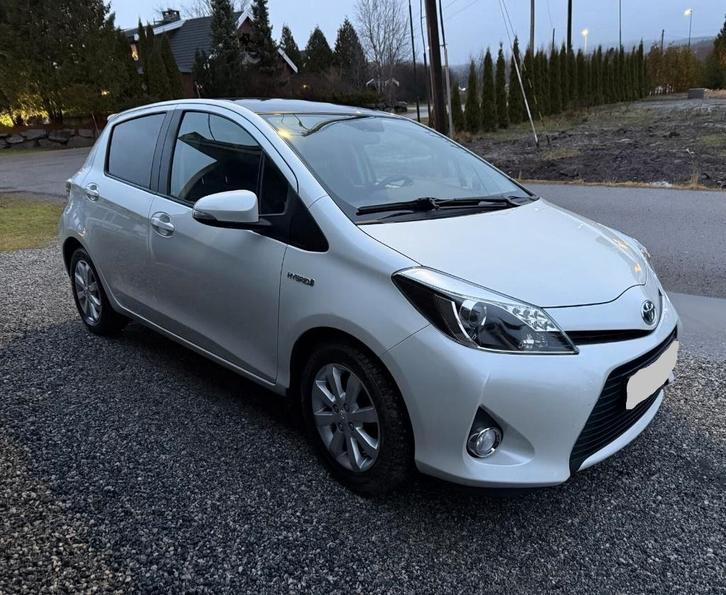 Toyota Yaris, Autos, Toyota, Particulier, Yaris, Hybride Électrique/Essence, Berline, 5 portes, Automatique, Blanc, Enlèvement