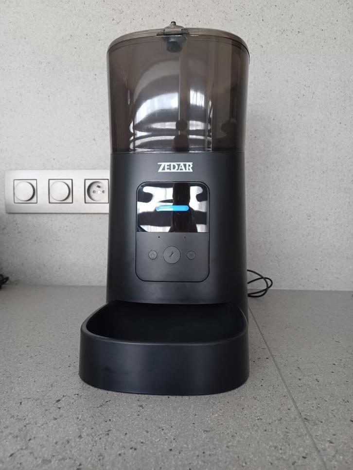 Automatische voederbak bediendbaar via app Pet Zero, Dieren en Toebehoren, Kattenvoerbakken en Drinkbakken, Gebruikt, Automatisch