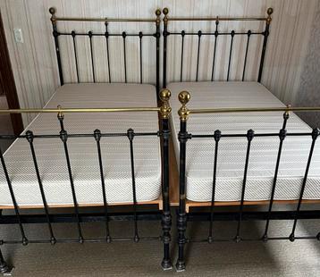 2x matrassen + 2x lattenbodems VELDA 100x200 cm beschikbaar voor biedingen