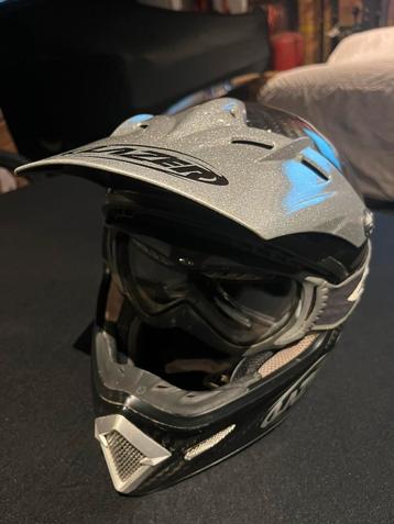 Casque Lazer carbone  disponible aux enchères