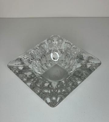 Baccarat kristallen asbak beschikbaar voor biedingen
