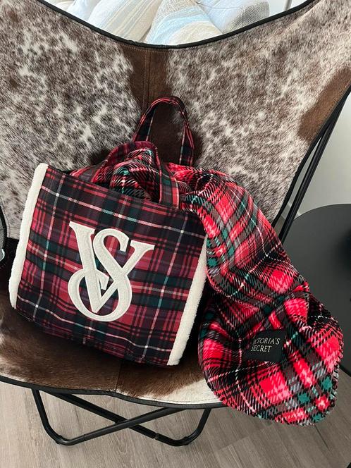 Victoria’s Secret - shopper & fleece blanket - new!, Handtassen en Accessoires, Tassen | Damestassen, Shopper, Wit, Ophalen of Verzenden